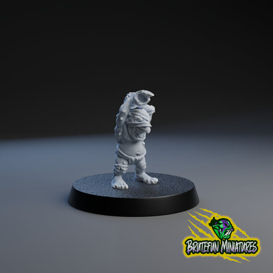 Goblin Runt 04 (Throwing a Broken Bottle)